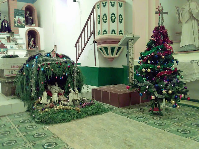 Festlich geschmückt die Kirche in Esmoraca Bolivien