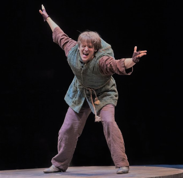 Quasimodo interpretado por el actor sordo John McGinty en el musical de Broadway 2016