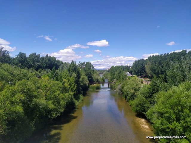 paseo por el río en León