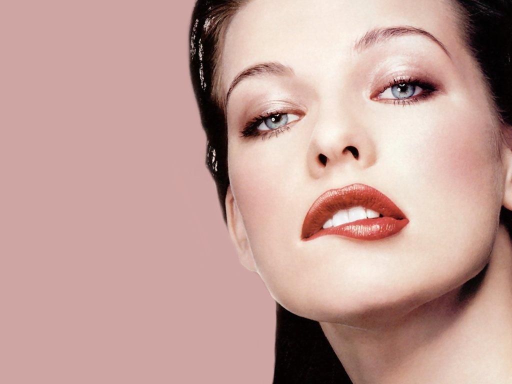 Milla Jovovich Hot Pictures, Photo Gallery & Wallpapers