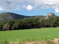 El Puig del Castellar i el Roc Gros des del camí de l'Ajuda