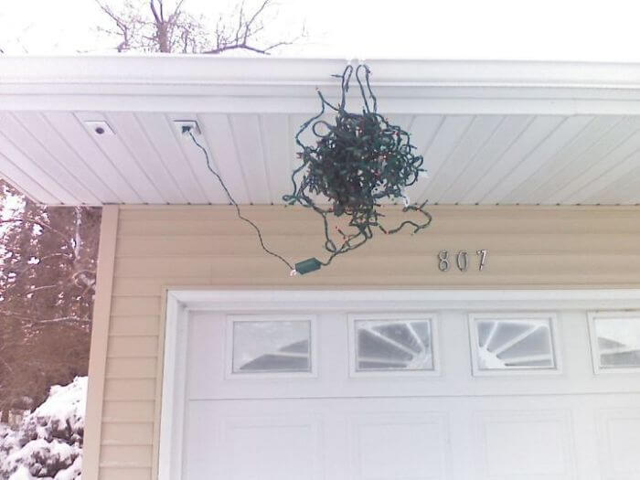 24 Pictures Of Christmas Decorations Prove That Even The Laziest Ones Can Come Up With Creative Ideas