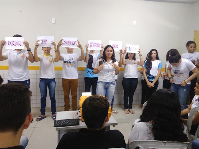 Alunos da Escola Valdemiro Pedro Viana apresentaram projeto em homenagem a mulher