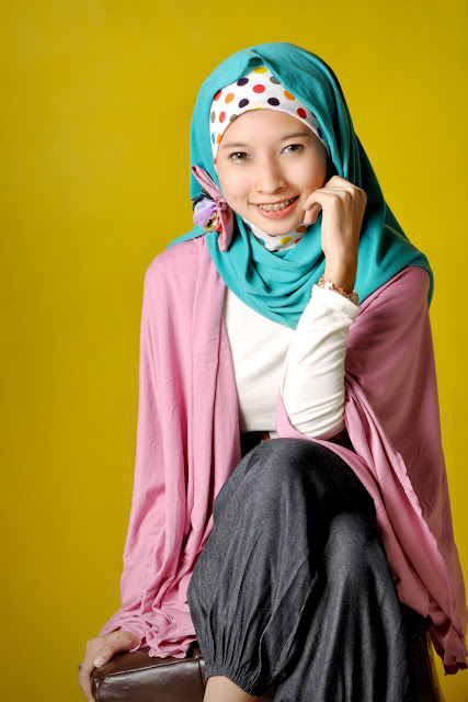 05537 03 Desain Photografi ala Muslimah