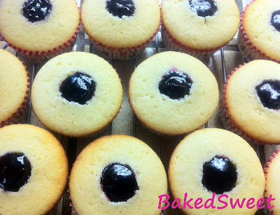 Cupcakes filled with Blueberry Preserves