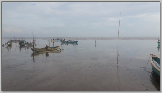 LIBURAN KE PROBOLINGGO: “PANTAI BAHAK”