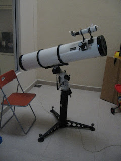 Meade 826 with its 3 legs without wheels