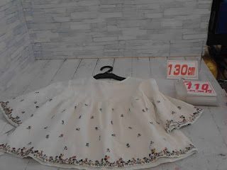 中古品　子供服　１３０㎝　ホワイト　半袖チュニック　１１０円