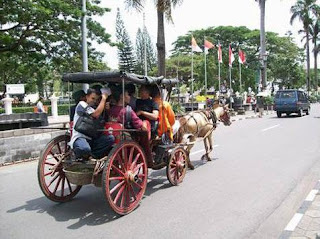  Gambar alat transportasi tradisional dan modern sengaja saya susun agar adik Kliping Gambar Alat Transportasi Tradisional dan Modern 