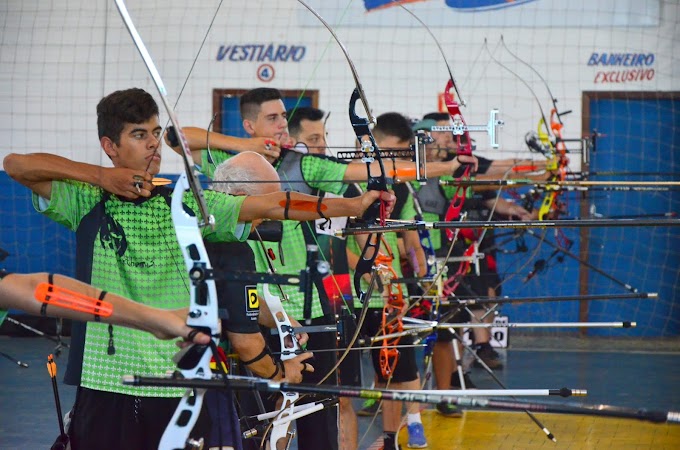 Jovens atletas de Cachoeirinha participam de competição nacional de Tiro com Arco