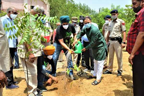 op-singh-cp-faridabad-plantation-sector-31-police-thana