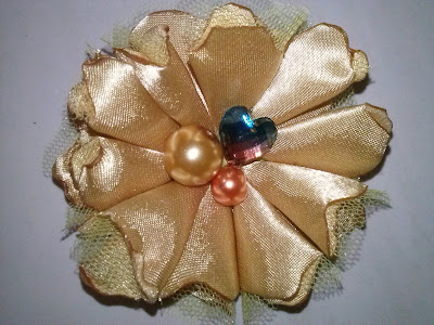 flower pearl brooch