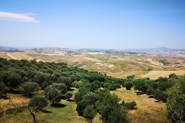 Il paesaggio intorno a Craco