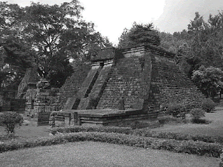 BATU MUSTIKA CANDI SAUDARA KEMBAR SUKMOJATI