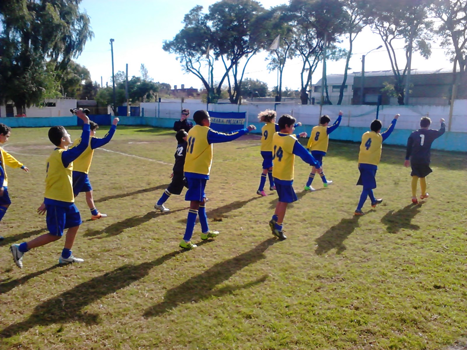 Niños Futbol Fotos de archivo e imágenes 123RF - Imagenes De Futbol Infantil