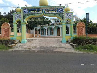 Contoh kaligrafi hiasan gerbang masjid agung