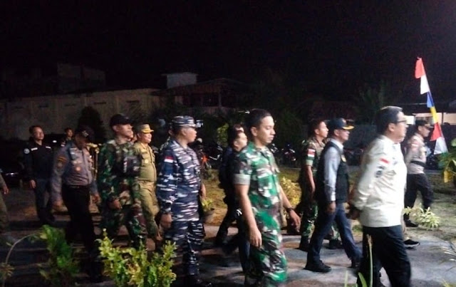 Pastikan Malam Natal 2023 Kondusif, Personel TNI Dikerahkan Lakukan Pengamanan Disejumlah Gereja di Natuna