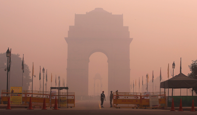 Air Pollution at India Gate, Delhi