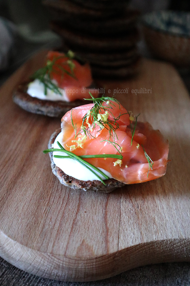 Blinis con salmone affumicato