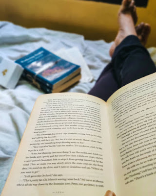 Online shopping or Bookstores? - Little talk - Book love - Bibliophile - Bookmarks and Popcorns