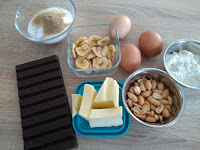 Brownies aux cacahuètes et bananes séchées