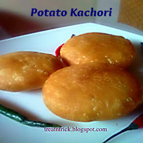 Potayo Kachori  Recipe @ http://treatntrick.blogspot.com