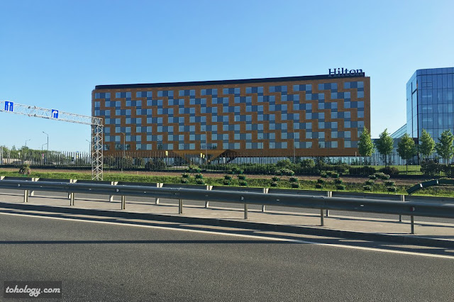 Фасад пятизвездочного отеля Hilton Saint Petersburg ExpoForum, готовящегося к открытию в конце 2016 г. – начале 2017 г.