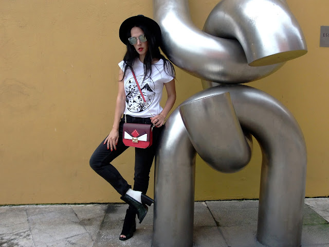 fashion, moda, look, outfit, blog, blogger, walking, penny, lane, style, streetstyle, estilo, trendy, chic, casual, cool, rock, jeans, hat, sombrero, tendencias, simply, shoes, zara, mango, hym, model, photo, art, arte, escultura, sculpture, aviles