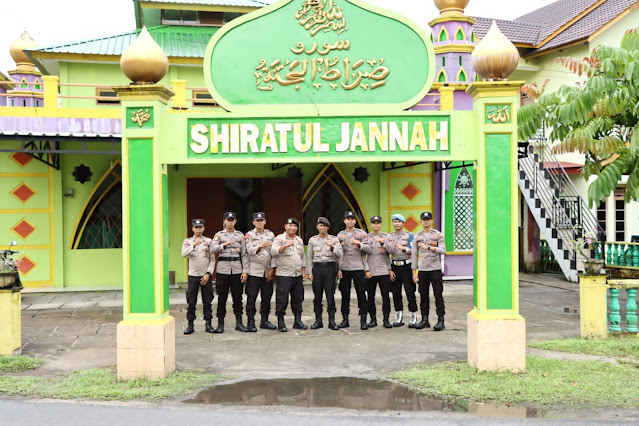 Gelar Bakti Sosial, Polres Lingga Bersihkan Dua Rumah Ibadah di Dabo Singkep Gelar Bakti Sosial, Polres Lingga Bersihkan Dua Rumah Ibadah di Dabo Singkep