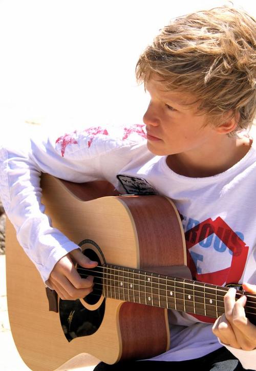 Cody Simpson Hairstyle and Fashion for Young Man