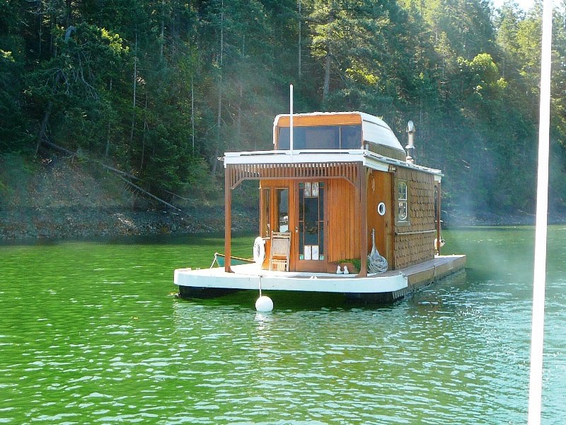 true stitches: july 2010 floating house, house boat