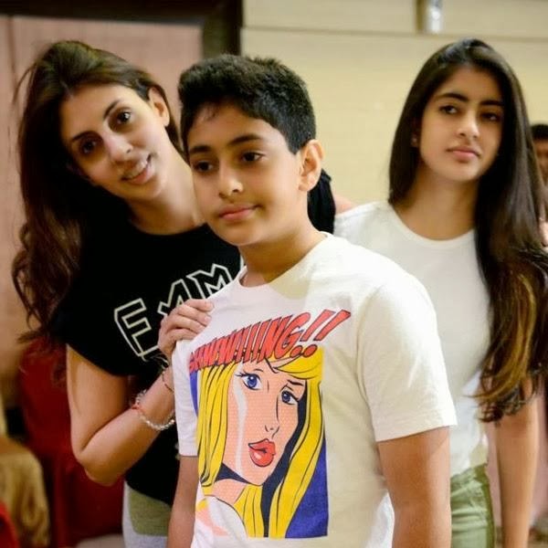 Amitabh-Bachchan-grand-daughter-Navya-Naveli-Hot-Images-7