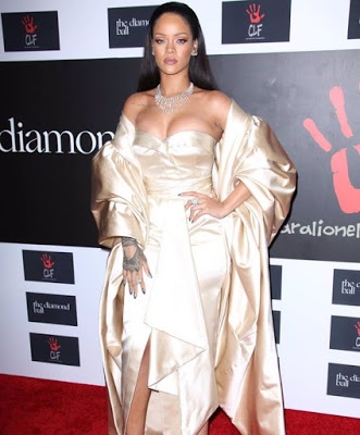  Rihanna glams up at her 2nd Annual Diamond Ball