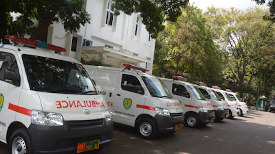 Untuk Percepatan Serbuan Vaksinasi, Pangdam III/Siliwangi Serahkan  6 Unit Mobil Ambulance