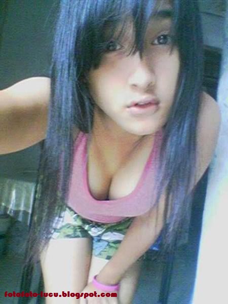 Cewek Facebook Mata Sange