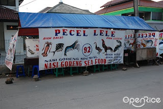 Tenda Biru Pecel lele kaki lima