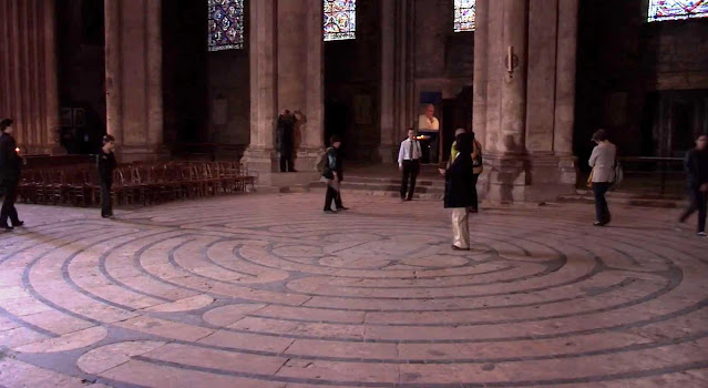 Caminando en el Laberinto de la Catedral de Chartres