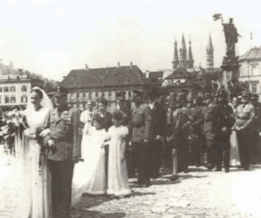 Gauleiter Hellmuth's wedding procession through the Residenzplatz