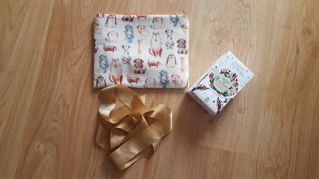 How to wrap up a gift in a zipper pouch