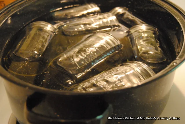 Canning Green Beans: From Garden To Canner at Miz Helen's Country Cottage