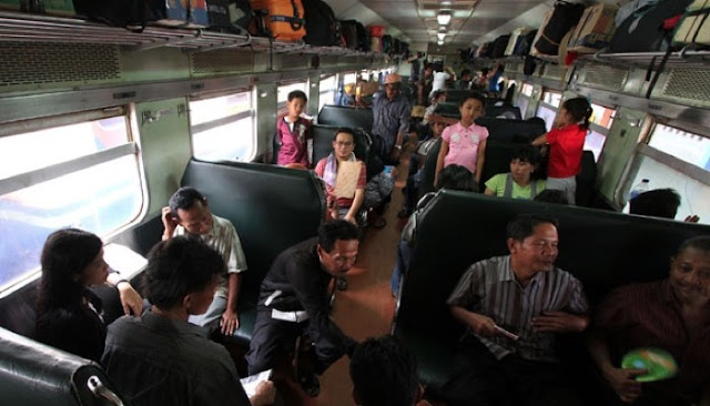 5 Hal Yang Bikin Kangen Naik Kereta Ekonomi Jaman  Dulu  