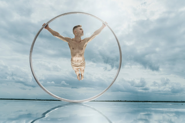 Jeka Dehtiarov : Cyr Wheel and Flying pole artist