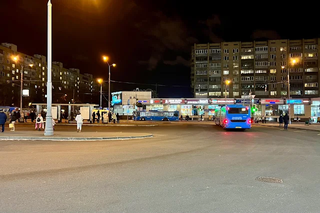 Фестивальная улица, конечная автобусная станция «Станция метро Речной вокзал»