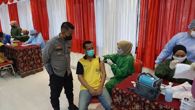 TNI Polri dan Dinas Kesehatan Berikan Layanan Vaksinasi di Lapas Kelas IIA Balikpapan