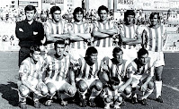 REAL VALLADOLID DEPORTIVO. Temporada 1971-72. Llacer, Salvi, Docal, Berriozábal, Pérez García y Endériz. Astrain, Usandizaga, Álvarez, Lizarralde y Fede. REAL VALLADOLID DEPORTIVO 2 C. D. BURGOS 1 Domingo 15/08/1971, 18:00 horas. Torneo Federación Oeste. Valladolid, estadio Municipal José Zorrilla. GOLES: 1-0: 25’, Manolo Álvarez. 2-0: 55’, Manolo Álvarez. 2-1: 77’, Alcorta.