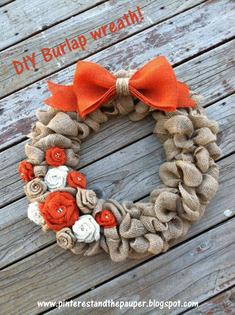 http://pinterestandthepauper.blogspot.com.es/2013/08/yes-another-burlap-wreath-and-again.html