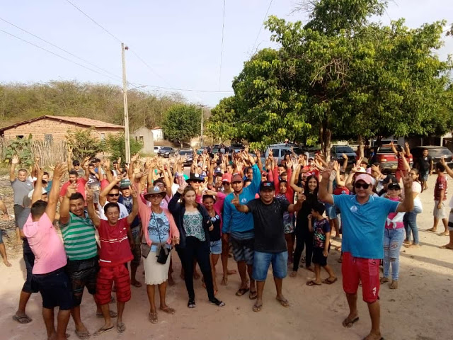 Candidato a prefeito de Santana do Maranhão, Márcio Santiago (prefeito-22) e sua vice Ângela Oliveira fizeram caminhada no povoado Riachão.