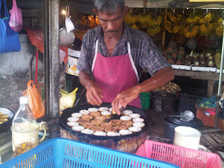 Yunus Badawi: Kuih Gandus Pasar Datuk Keramat