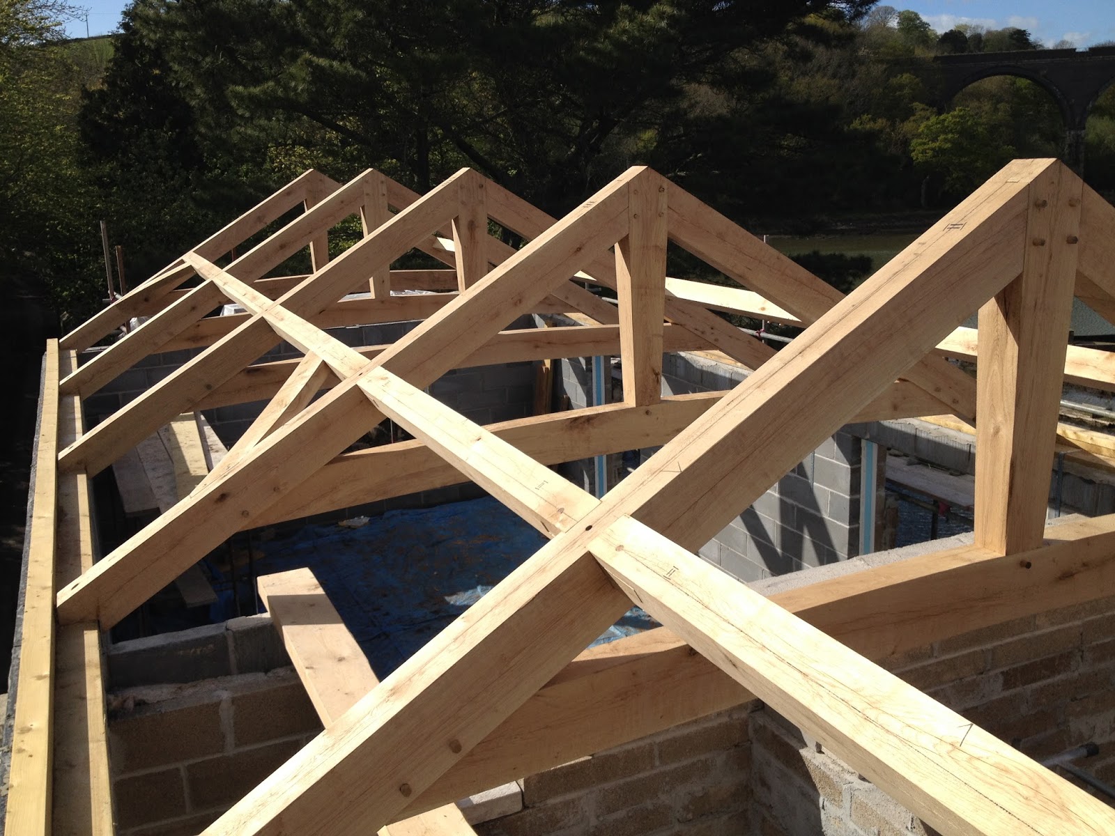 Trengayor Wood Works: Oak trusses with a view
