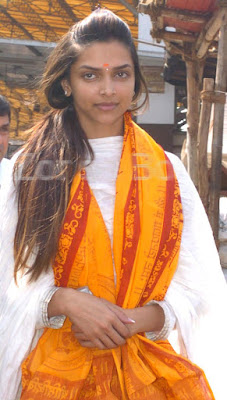 Deepika Padukone At Siddhi Vinay Temple.jpg